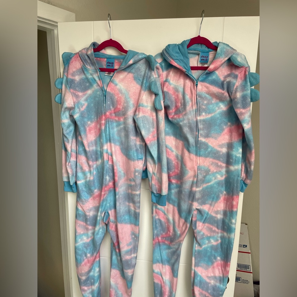 2 onesie Unicorn sleepers, perfect for sleepovers or twins! EUC both Girl 10/12